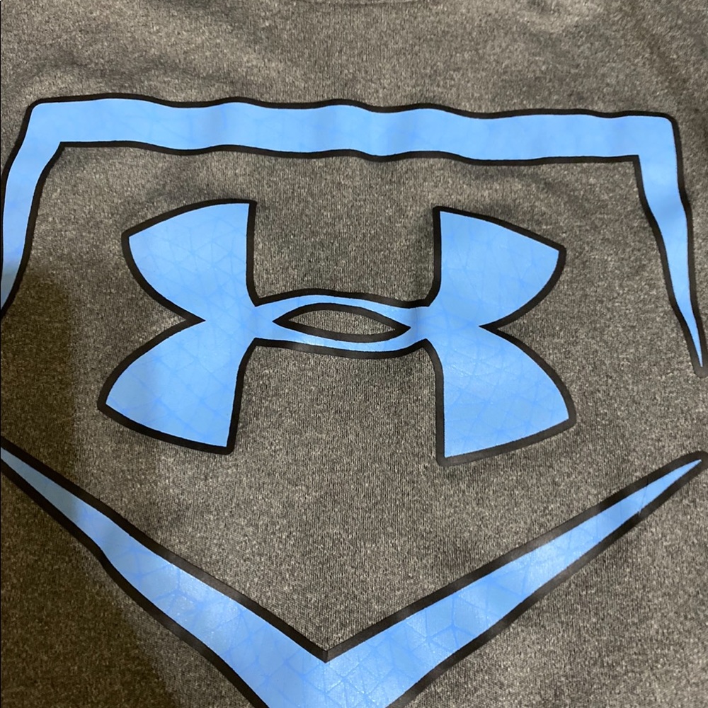 Under Armour Shirt - Picture 2 of 3